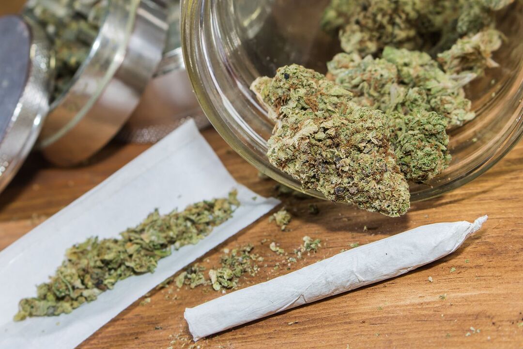 fumando herba daniña de diferentes xeitos